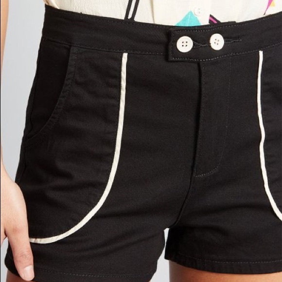 NWT ModCloth Black Outlined Delight Shorts - Picture 3 of 13
